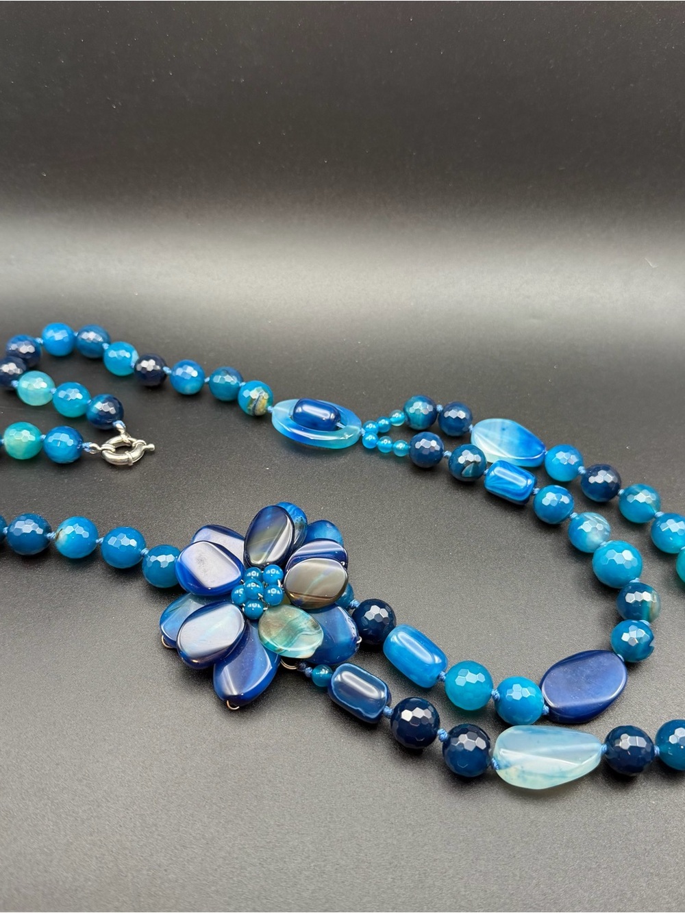 Gorgeous!!! Statement necklace Heavy #K82 Blue Agate or Glass ? Flower accent - Picture 9 of 16